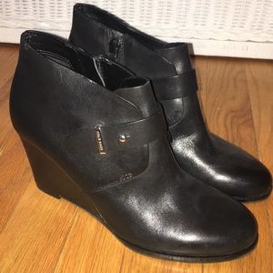 Black leather Cole Hann boot